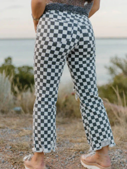 WOMENS DISTRESSED ROUND THE TRACK JEAN