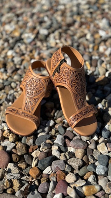 AMERICAN DARLING TOOLED SANDAL