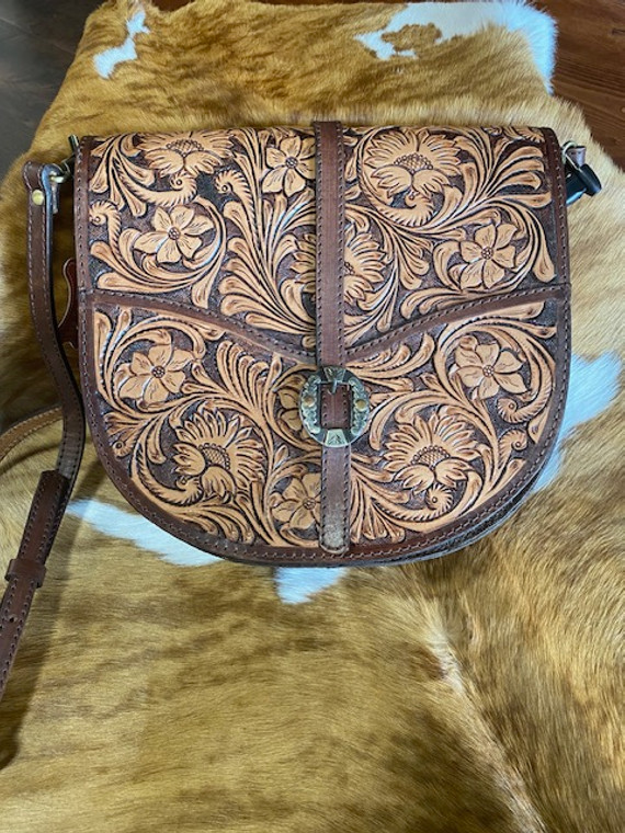 TOOLED PURSE WITH CROSSBODY STRAP AND BUCKLE