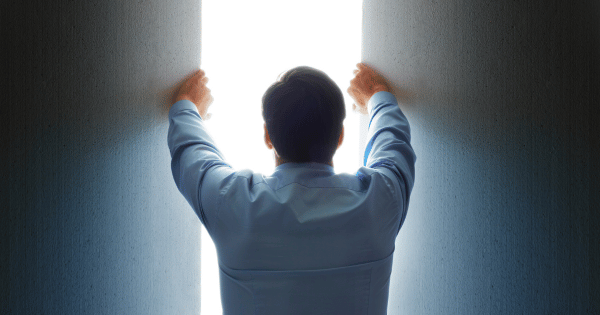 Comparison image showing a reliable vending machine option versus a cheaper alternative, representing smart equipment choices and long-term ROI for vending operators