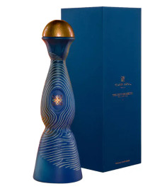 The precious añejo tequila crafted by our Master Distiller for this edition was aged for at least 20 months, first in American whiskey casks and finished in casks of Calvados that were re-charred by hand. This process imbued the tequila with notes of spice as well as caramelized apple, enriching the sensorial experience. The precious añejo tequila crafted by our Master Distiller for this edition was aged for at least 20 months, first in American whiskey casks and finished in casks of Calvados that were re-charred by hand. This process imbued the tequila with notes of spice as well as caramelized apple, enriching the sensorial experience.