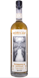 This spirit perfectly balances the flavors of wood and agave. The barrels used for this reposado are all-American, reflecting the origin of our project, and the label pays tribute to the highlands region plateau, situated 8,000 feet above sea level.