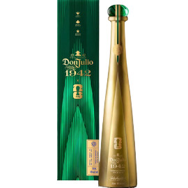 To celebrate the 2026 FIFA World Cup hosted across Mexico, the United States, and Canada, Don Julio unveils a remarkable limited-edition release of its legendary Don Julio 1942 Añejo Tequila. Presented in a sleek gold bottle reminiscent of the World Cup trophy and finished with a rich malachite-toned closure, this special edition honors the spirit of the global game and the diverse cultures that bring it to life.