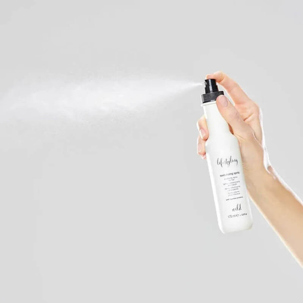 Milkshake Texturizing Spritz 175ml Lifestyle 2