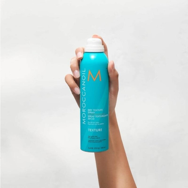 Moroccanoil - Dry Texture Spray 205ml in hand