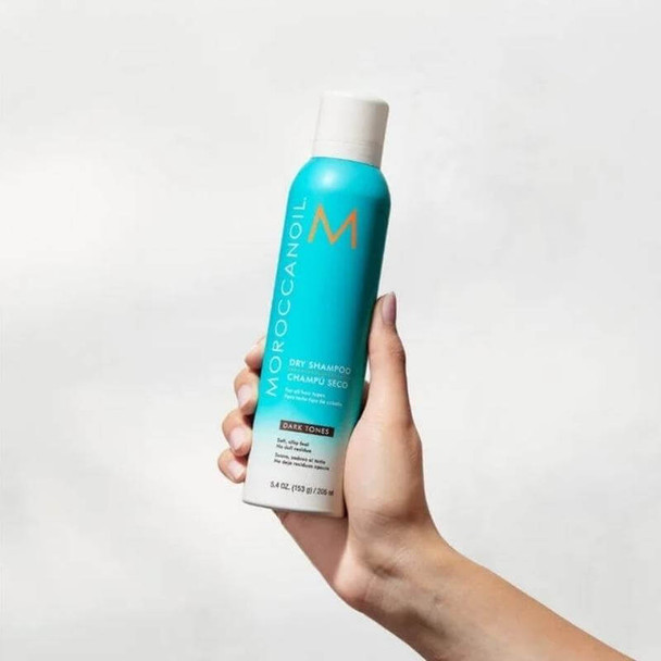 Moroccanoil - Dry Shampoo Dark Tones 205ml in hand