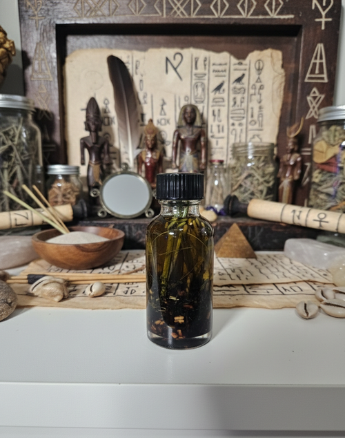 Mercury Energy Frequency Hoodoo Oil is a high-vibration botanical infusion crafted to activate the Mercury current—the planetary force of communication, intellect, timing, adaptability, and swift movement. This oil clears mental fog, sharpens perception, and opens pathways for messages, ideas, and opportunities to flow freely.