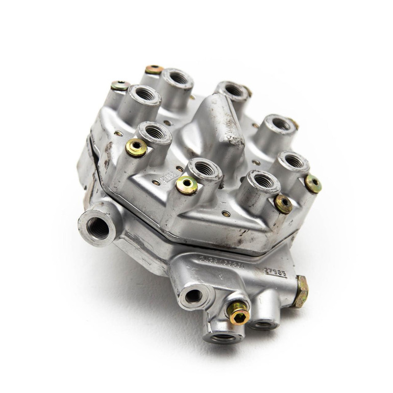  Mercedes-Benz SL R107 500SL (Early) Genuine Fuel Distributor Refurbished/Exchange - 0000740213 