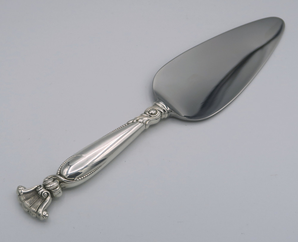 Romance of the Sea by Wallace solid pie server