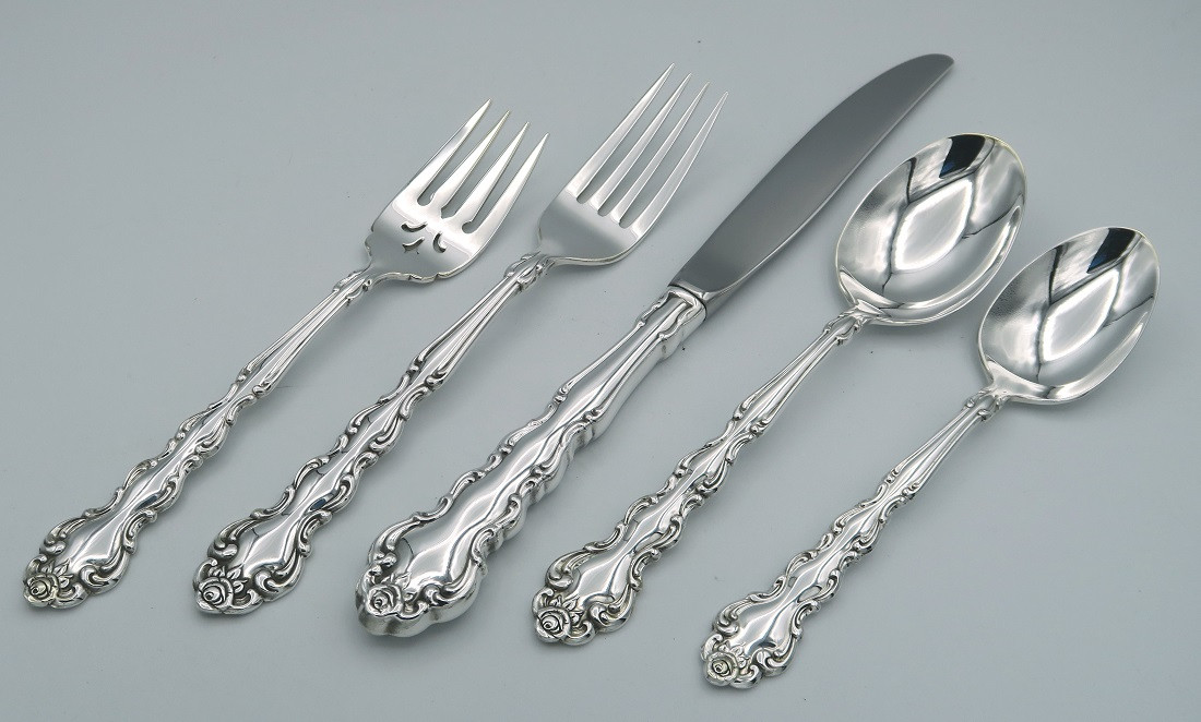 Beethoven by Community Oneida 1971 5-piece place setting White