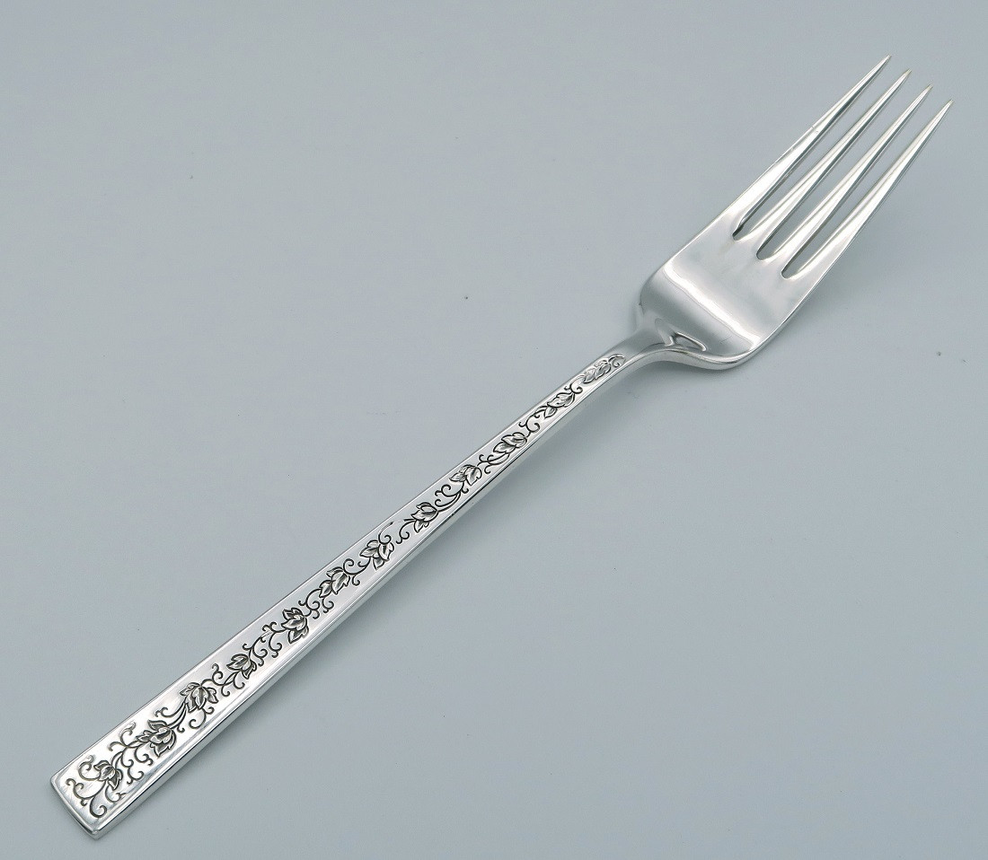 Silver Lace by 1847 Rogers Bros IS Dinner Fork 7 1/2