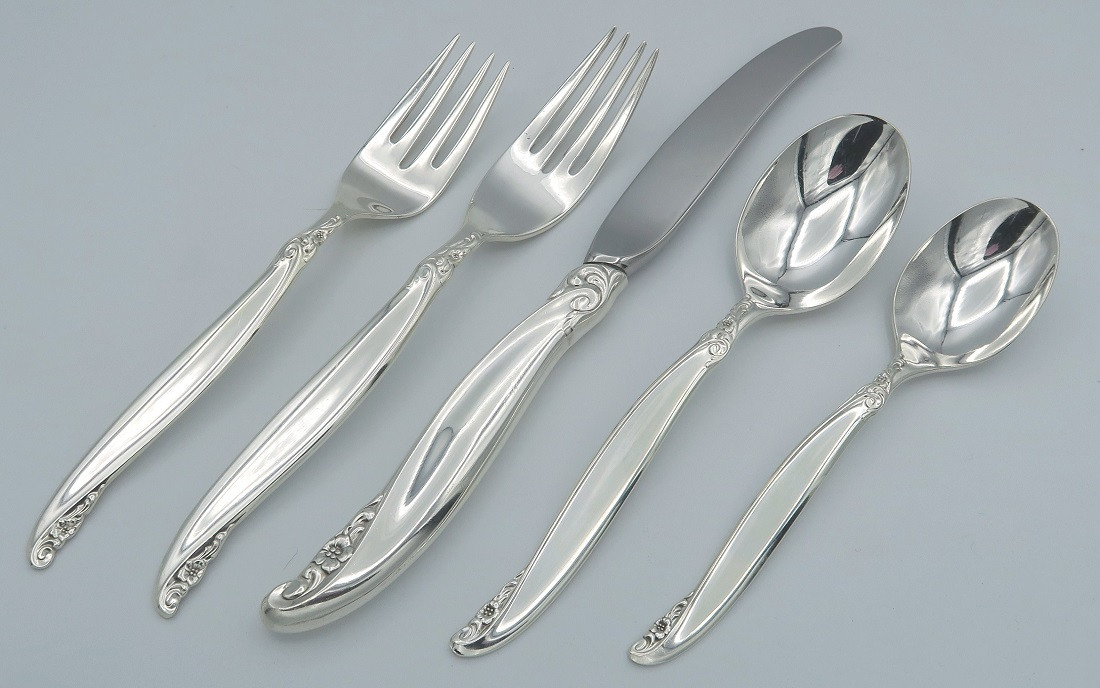 Leilani 1847 Rogers Bros IS 1961 5 Piece Place Setting
