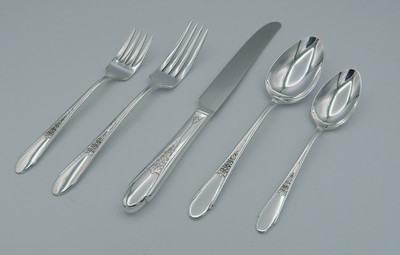 Gardenia by Wm Rogers & Son 5-piece place setting French blade