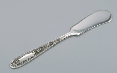 Mildred by Monarch Plate butter spreader