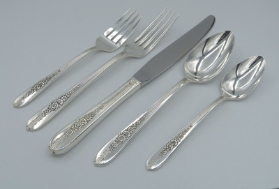Royal Rose yby Nobility Plate 5-piece place setting