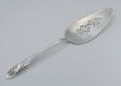 Romance by Holmes & Edwards pierced pie server