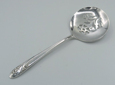 Romance by Holmes & Edwards tomato server