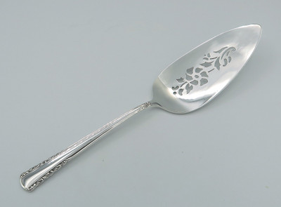 May Queen by Holmes & Edwards perced pie server