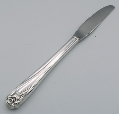 Daffodil by 1847 Rogers Bros grille knife