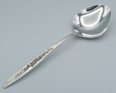 Laurel Mist by International Deep Silver 1966 Berry Spoon 8 3/4"