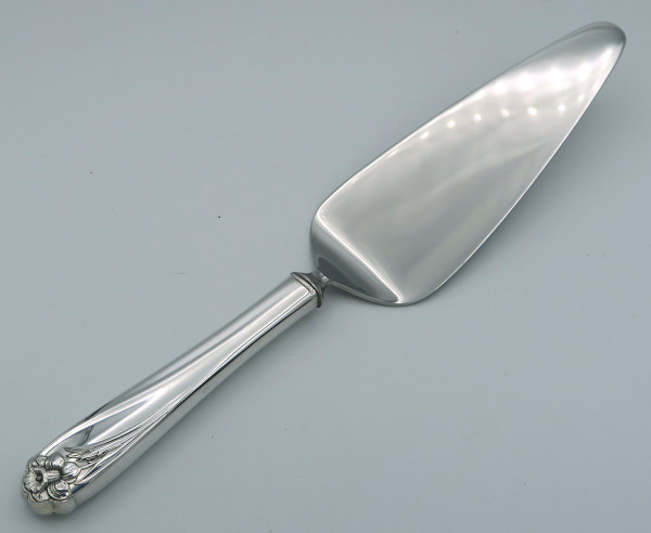 Daffodil by 1847 Rogers Bros pie server