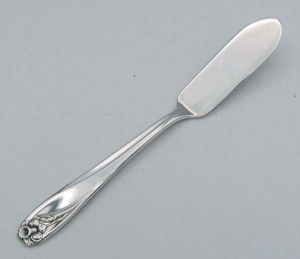 Daffodil by 1847 Rogers Bros master butter knife