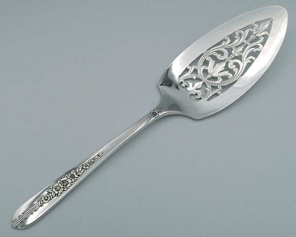 Royal Rose by Nobility Plae tOneida pierced pie servere