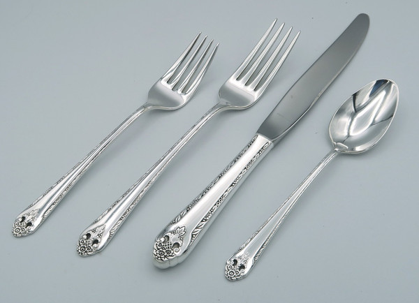 Lovely Lady by Holmes & Edwards 4-piece place setting