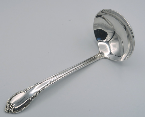Remembrance gravy ladle by 1847 Rogers Bros IS