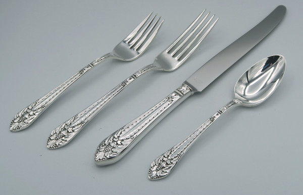 Marquise by 1847 Rogers Bros 4-piece place setting w/French blade