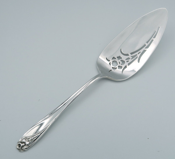 Daffodil by 1847 Rogers Bros pierced pie server