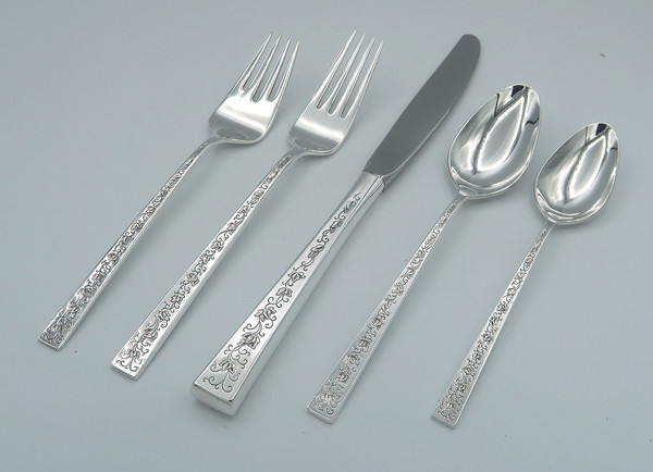 Silver Lace by 1847 Rogers Bros 5-piece place setting