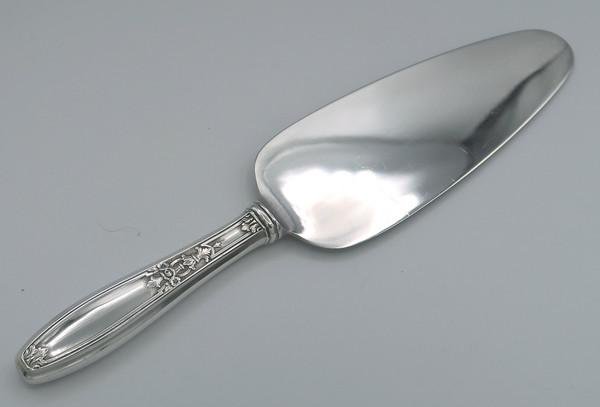 Ambassador by 1847 Rogers Bros solid pie server