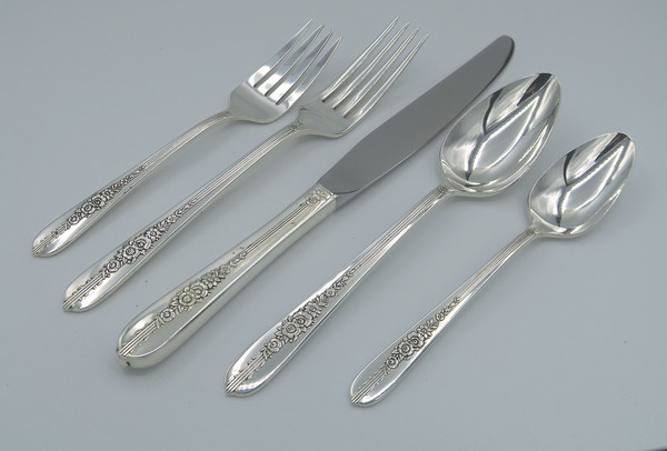 Royal Rose yby Nobility Plate 5-piece place setting