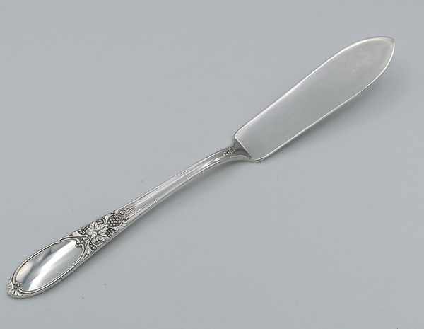 Burgundy/Champagne by Wm Rogers master utter knife