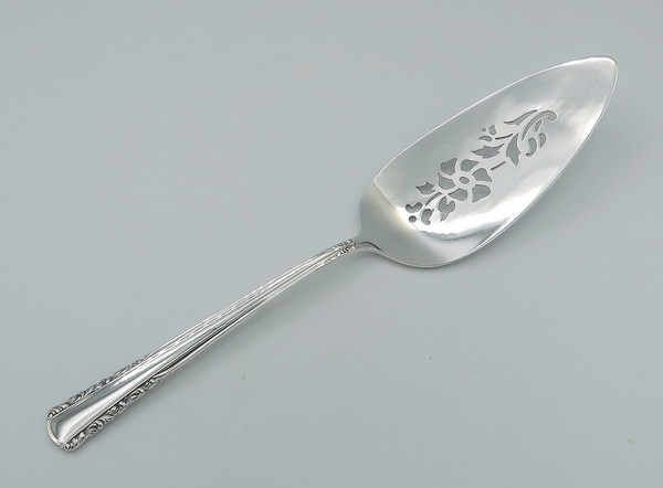 May Queen by Holmes & Edwards perced pie server