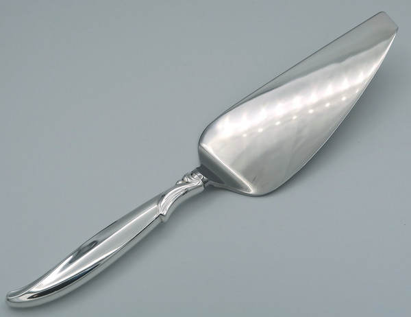 Flair pie server by 1847 Rogers Brothers