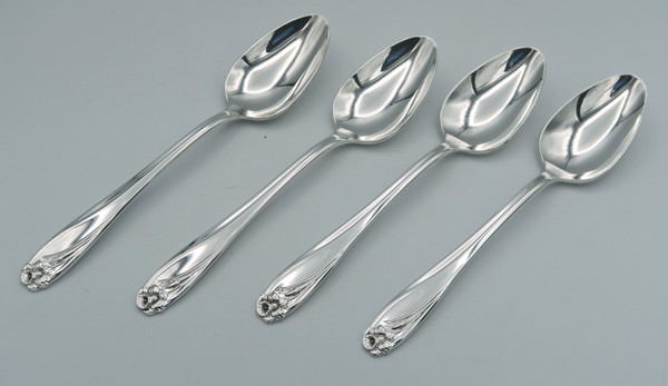 Daffodil by 1847 Rogers Bros  teaspoon 4-piece