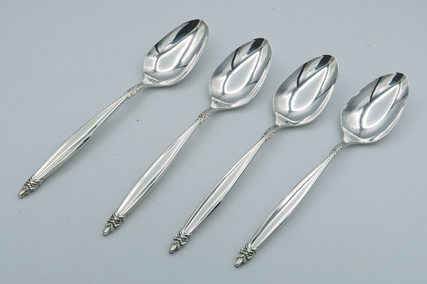 Garland by 1847 Rogers Brothers 4-piece teaspoons