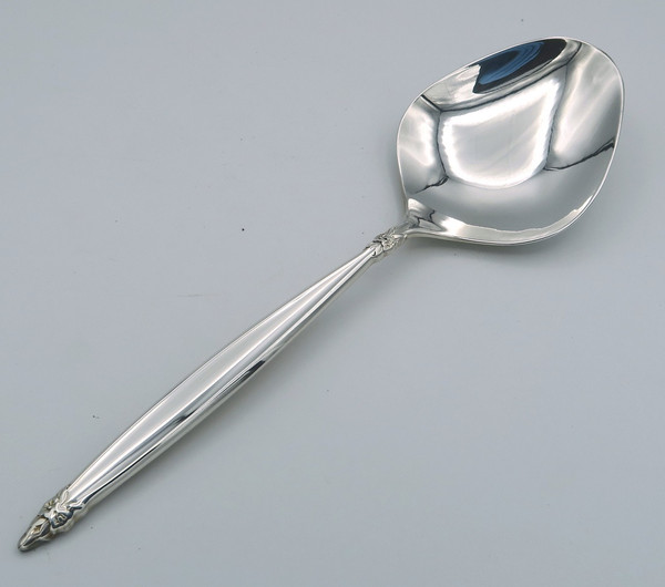 Garland by 1847 Rogers Bros  berry spoon