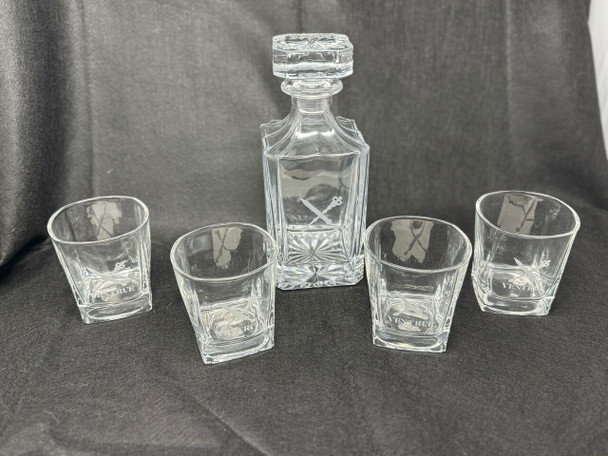 Ventrue Decanter Set with 4 Glasses Ventrue Decanter Set with 4 Glasses
