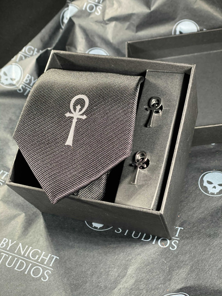 Camarilla Silk Tie and Cufflinks set