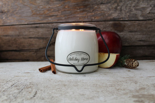 Holiday Home Fragrance:   The perfect holiday combination of fresh red apple, cinnamon, clove, and a hint of pine. 
