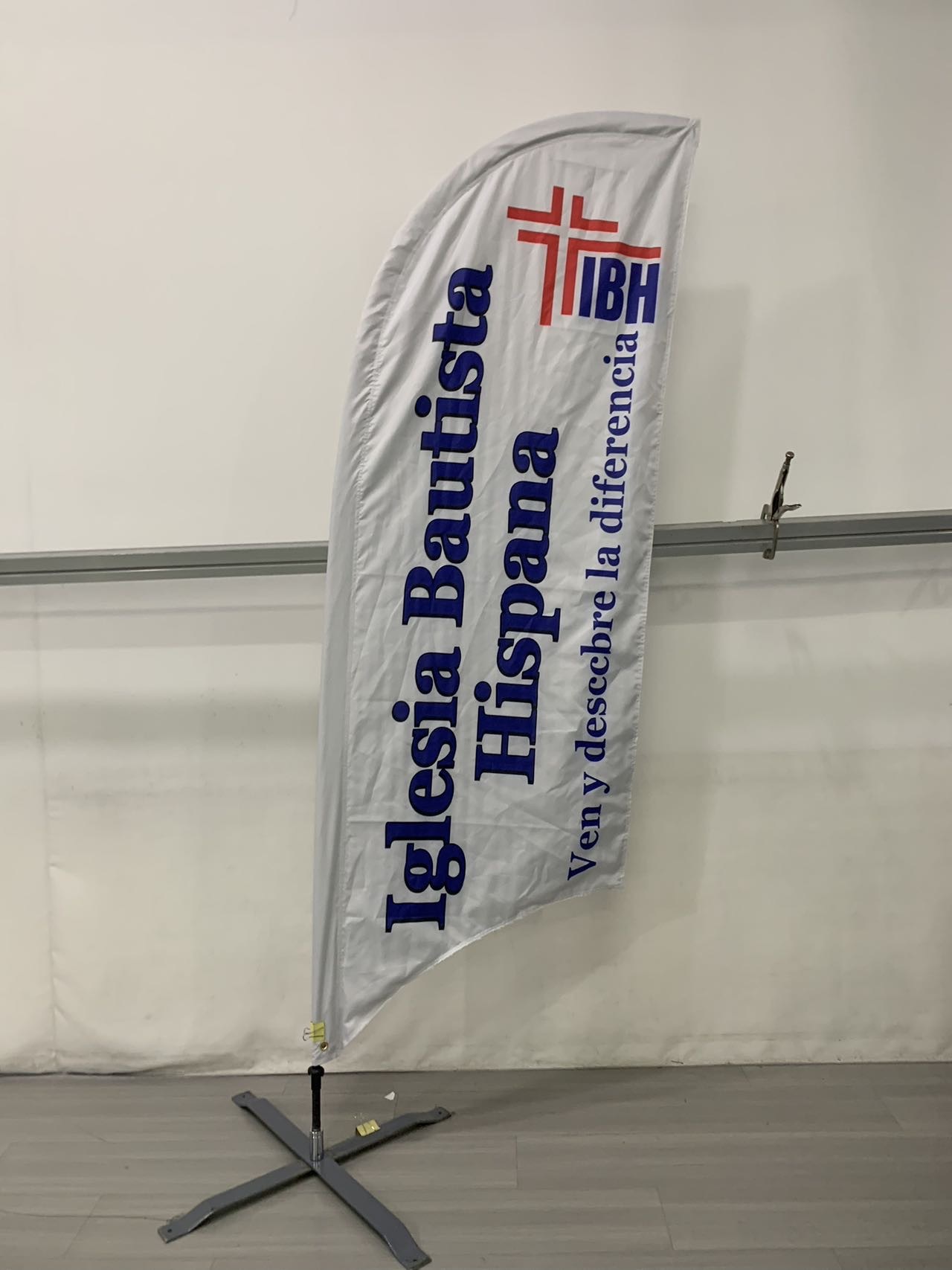 Small double sided blade flag