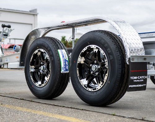 Predator Series Alloy Wheel 15x6 with 235R15 Tyre 1250kg