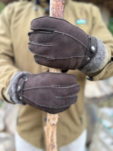Men's Sheepskin Gloves in Chocolate