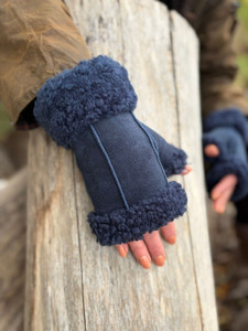 Womens Sheepskin Glittens in Navy