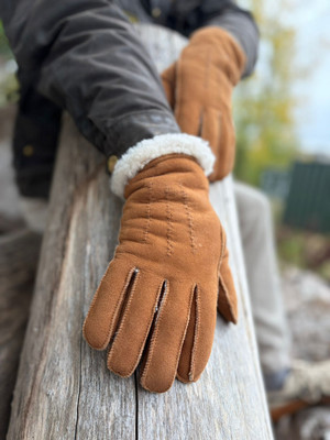 Men's Cuffed Sheepskin Gloves in Tan