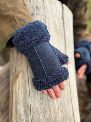 Womens Sheepskin Glittens in Navy