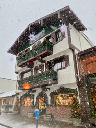 ​Let’s Get Lit! Dec. 1 is National Christmas Lights Day
